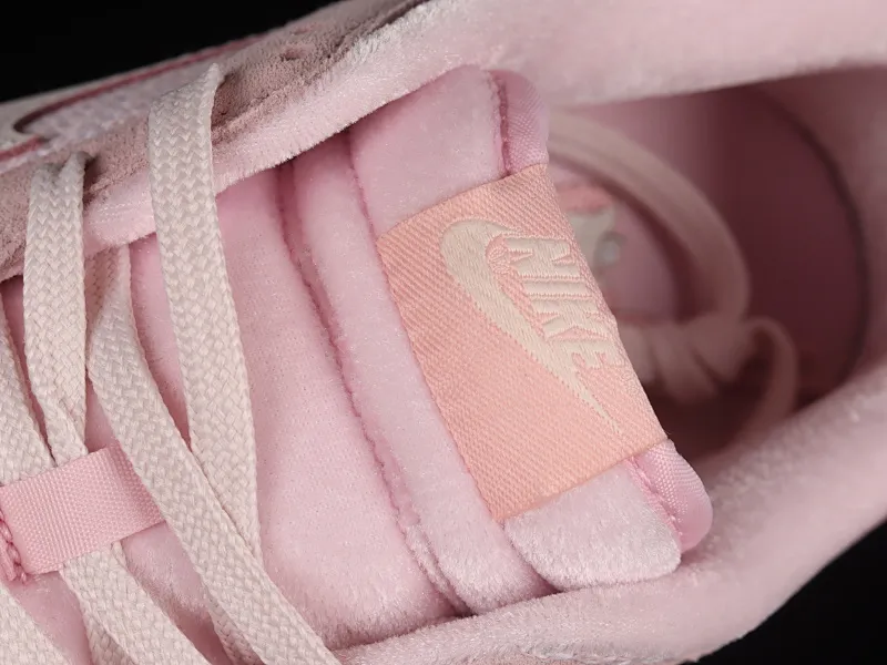 All categories Nk SB Dunk series Nk SB Dunk Low low-top sneakers F version Nk Dunk Low "Teddy Bear" pink teddy bear SB low-top sports and leisure sneakers DZ5318-640